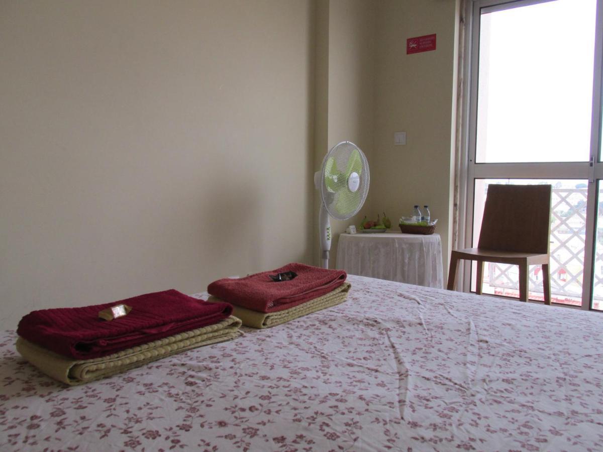 Homestay Marialva Park Seixal  Luaran gambar
