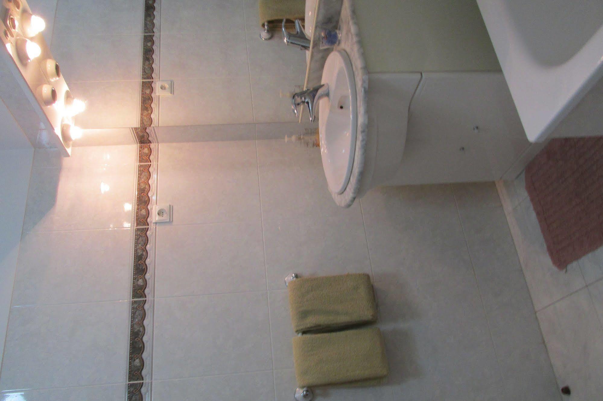Homestay Marialva Park Seixal  Luaran gambar