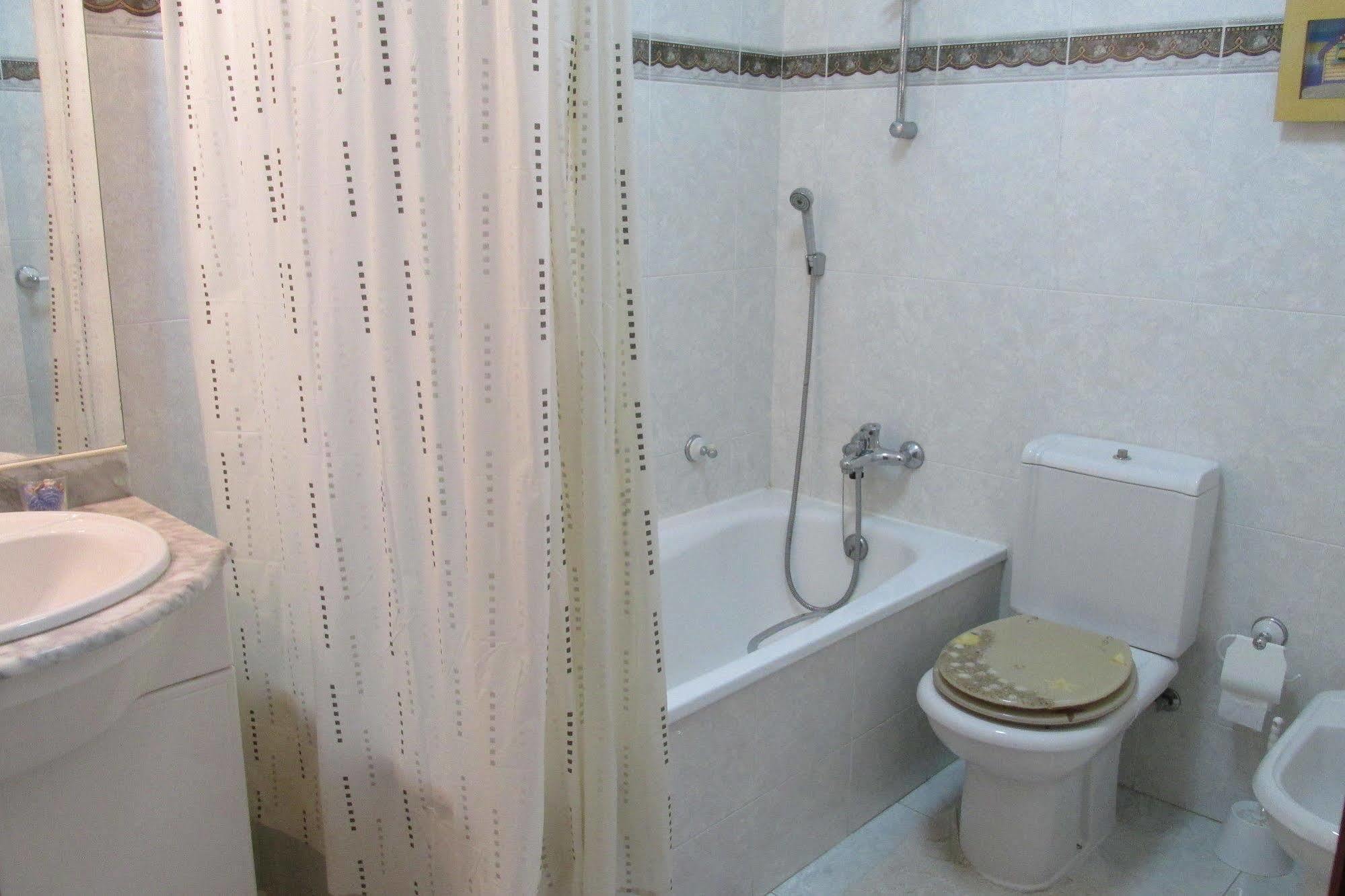Homestay Marialva Park Seixal  Luaran gambar