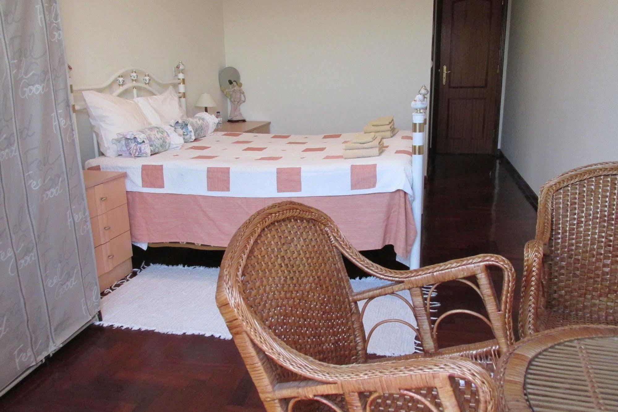 Homestay Marialva Park Seixal  Luaran gambar